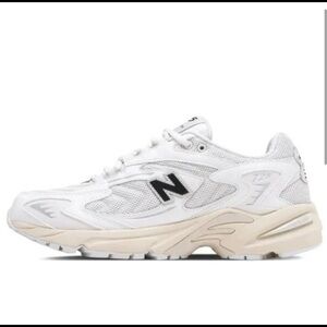 New Balance 725 Sneakers - Barely Worn